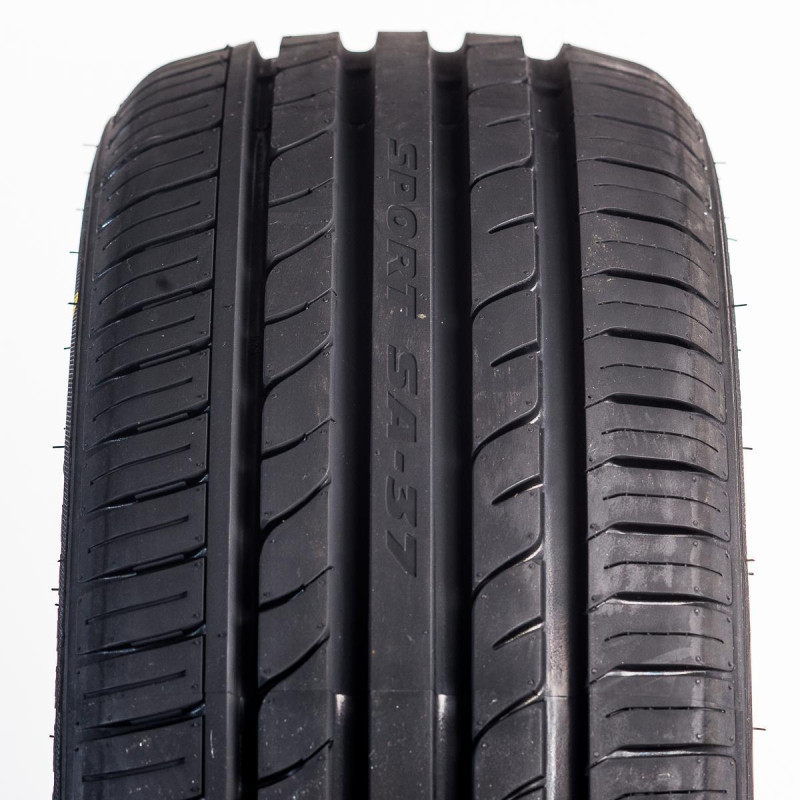 Immagine rappresentativa della gomma GOODRIDE GOODRIDE SA37 235/50 R19 99W C B C 72dB