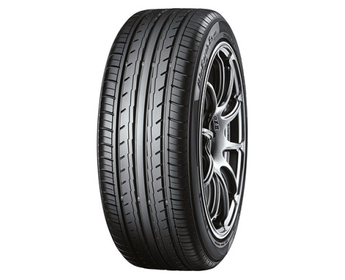 Immagine rappresentativa della gomma YOKOHAMA YOKOHAMA BLUEARTH-ES ES32 215/55 R16 97V C B A 68dB XL