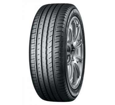 Immagine rappresentativa della gomma YOKOHAMA YOKOHAMA BLUEARTH GT 215/45 R17 87W C C A 68dB